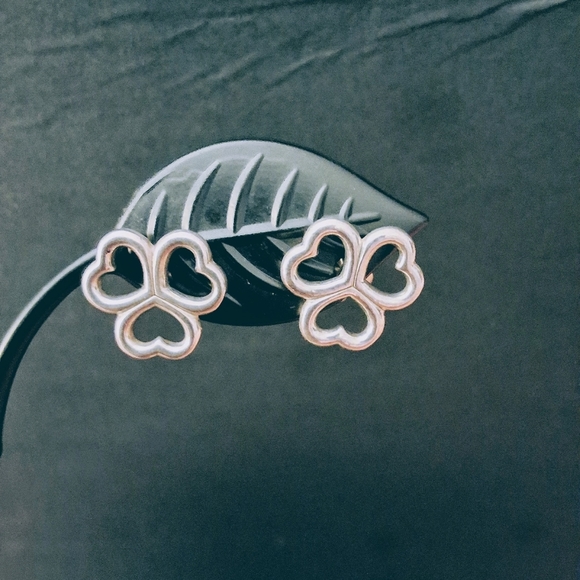 Vintage Tiffany & Co. Clover Triple Heart Earrings – Sterling Silver - Picture 1 of 7